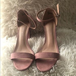 Gorgeous mauve color sandals